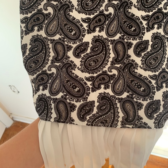 Banana Republic Top 💕 - Picture 3 of 7